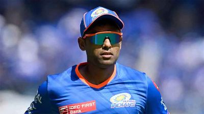 Watch: Suryakumar Yadav breaks camera with a defensive shot