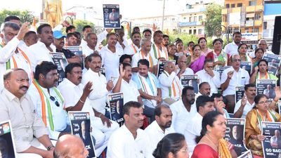 Congress activists stage protest against Modi’s visit