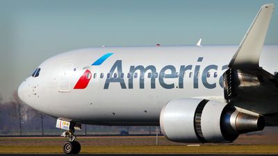 American Airlines says flight attendants profit from delays