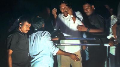 ECI orders probe into alleged attack on Jagan Mohan Reddy
