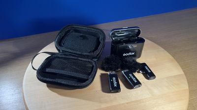Godox WES2 microphone review: plug-and-play recording for your smartphone