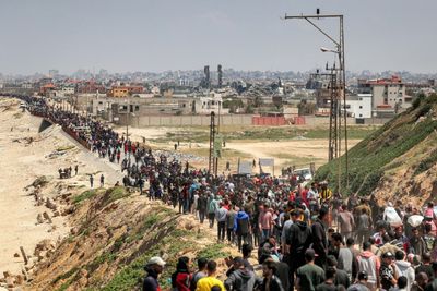 Gazans Flood Road North After 'Open Checkpoint' Rumours