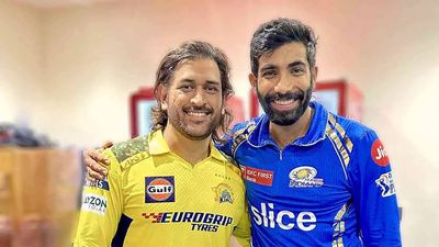 Watch: MS Dhoni meets Jasprit Bumrah after Chennai Super Kings beat Mumbai Indians