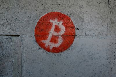 Bitcoin And Stocks Under Pressure On Rising Interest Rates And Geopolitical Risks