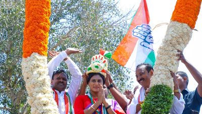 Sharmila flays Jagan govt. for going back on prohibition promise