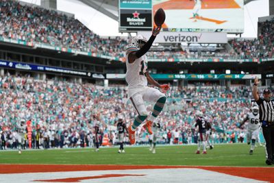 New deal for Eagles’ DeVonta Smith sets baseline for Jaylen Waddle contract