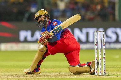 'Never seen a commentator bat so well': Kevin Pietersen praises Dinesh Karthik's heroic knock
