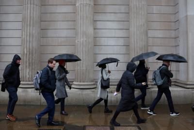UK Wage Growth Slows, Bank Of England Considers Rate Cuts