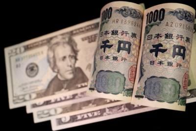 Dollar Hits Five-Month High, Yen Under Pressure