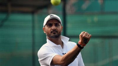 'Difficulties are increasing': Harbhajan Singh expresses concern about RCB's bowling unit