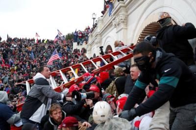 US Supreme Court Reviews Rioter's Obstruction Case With Trump Implications