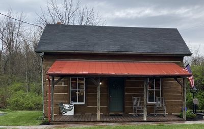Northern Kentucky log cabin transforms into a unique local art gallery
