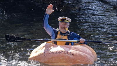 Watch Australian Popeye paddling down river in giant pumpkin named after Game Of Thrones character