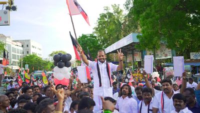 Candidates race against time to reach out to voters in Tiruchi, take out rallies and hold roadshow