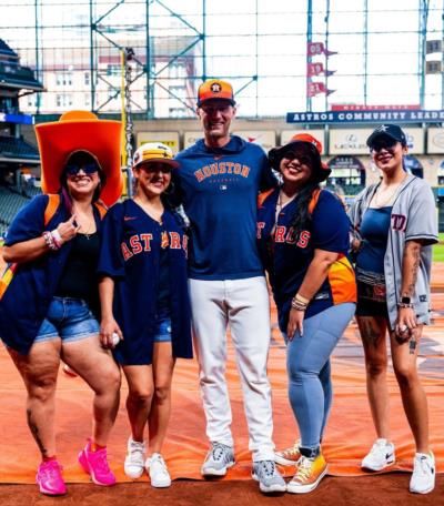 Grae Kessinger Shows Off Astros Gear With Friends