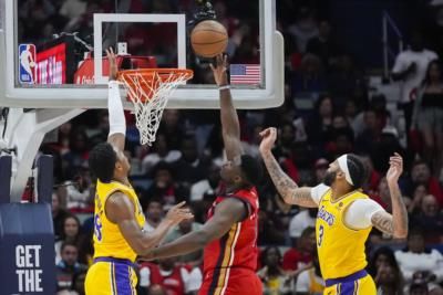 Lebron Leads Lakers To Playoff Berth Over Pelicans