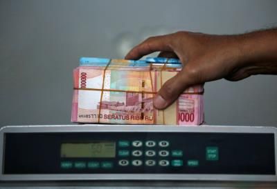 Indonesia's Rupiah Plunge Impacts Policy Plot