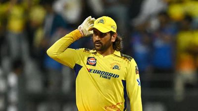 MS Dhoni is still 'leading' Chennai Super Kings - WATCH