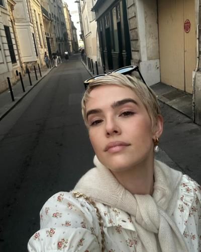 Zoey Deutch's Captivating Selfie Radiates Beauty And Confidence