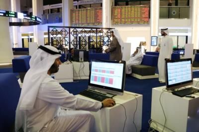 Gulf Markets Ease Amid US Rate Cut Concerns