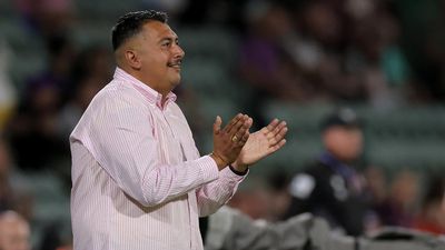 Mariners' travel woes give Phoenix ALM title race edge