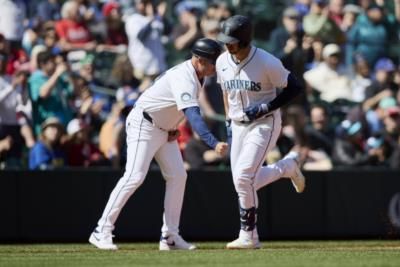 Mariners Sweep Reds Behind Stellar Pitching And Power Hitting
