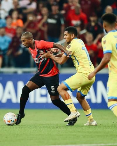 Fernandinho: The Midfield Maestro Dominating The Football Field
