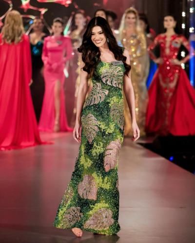 Leticia Frota Showcases Striking Green Outfit On The Runway