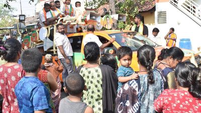 Yaduveer goes around Krishnaraja seeking support