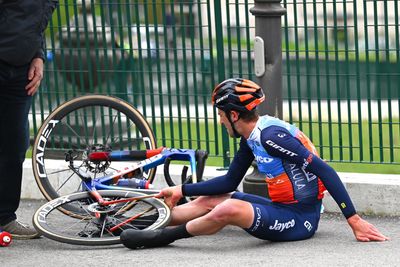 'It was the same colour as the road' - Harper, O'Connor crash into kerb at Tour of the Alps