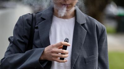 Push for tough vaping laws amid 'prohibition' concerns