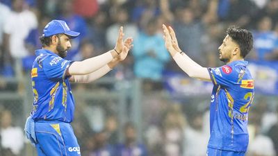 WATCH: Akash Madhwal ignores Hardik Pandya, listens to Rohit Sharma's advice ahead of thrilling last over