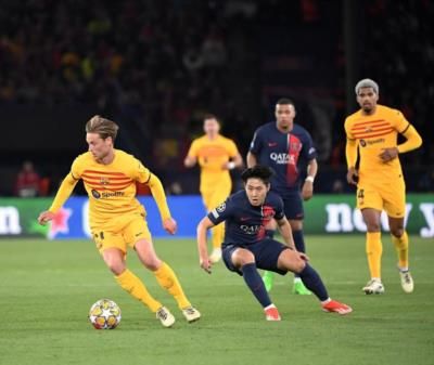 Frenkie De Jong: Masterful Teamwork And Skill On The Pitch