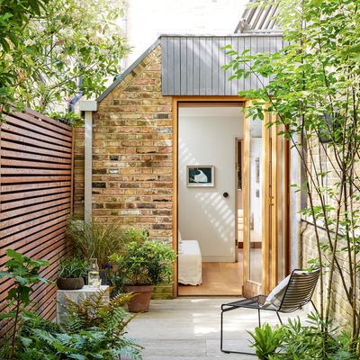 How to soundproof a garden - 7 ways to block out the noise