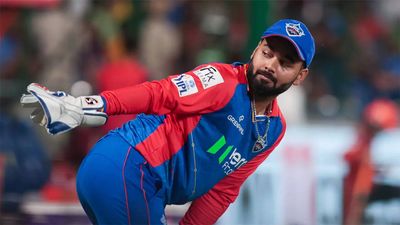 'Never want your head down': Legendary Sunil Gavaskar consoles dejected Rishabh Pant after crushing loss