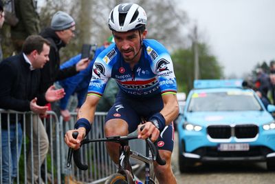 Lefevere dismisses 'pressure from the team' in Julian Alaphilippe's decision to race on fractured knee