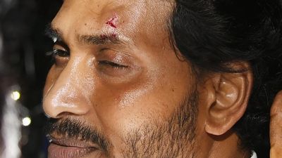 Main accused in A.P. CM stone-pelting case has different dates of birth on documents