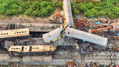 Vizianagaram train accident | Report faults crew, station staff and safety lapses on train for A.P. accident