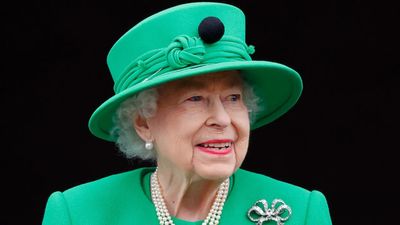 New Queen Elizabeth II statue unveiled on what would have been her 98th birthday