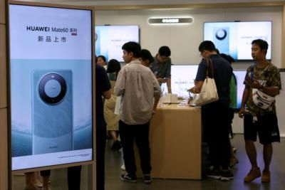 US Commerce Secretary Downplays Chip In Advanced Huawei Phone