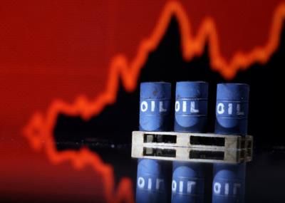 Oil Prices Dip On US Crude Build And Rate Cut Concerns