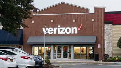 Verizon Earnings Top Views, Wireless Service Revenue Beats On Price Hikes