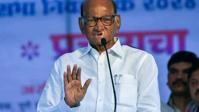 Former PMs worked to make new India, the incumbent one only criticises others: Sharad Pawar