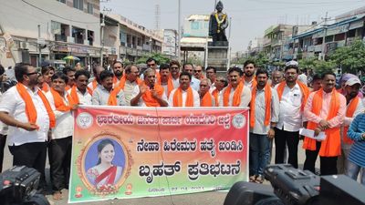 BJP stages protest in Yadgir seeking capital punishment for Neha’s assailant