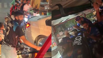 Watch: 'Sunny bhai' comes to Mumbai Indians' rescue, guides team bus out of traffic; players laud act