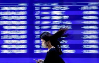 Asian Shares Rise Ahead Of Tech Earnings, Yen Weakens