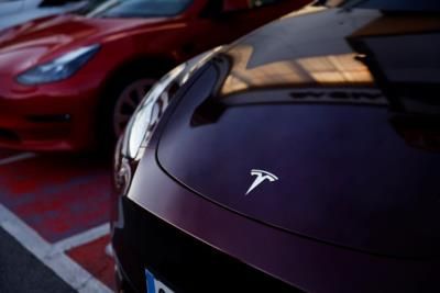 Tesla's Profit Margin Expected To Decrease Amid Growth Concerns