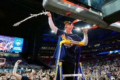 Dan Hurley credits Kyle Shanahan as inspiration for UConn’s championship offense