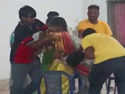 Andhra: Family tries to 'kidnap' bride from wedding venue; Attack guests with chilli powder