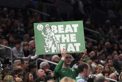 Jayson Tatum’s passing helps the Boston Celtics beat the Miami Heat in Game 1
